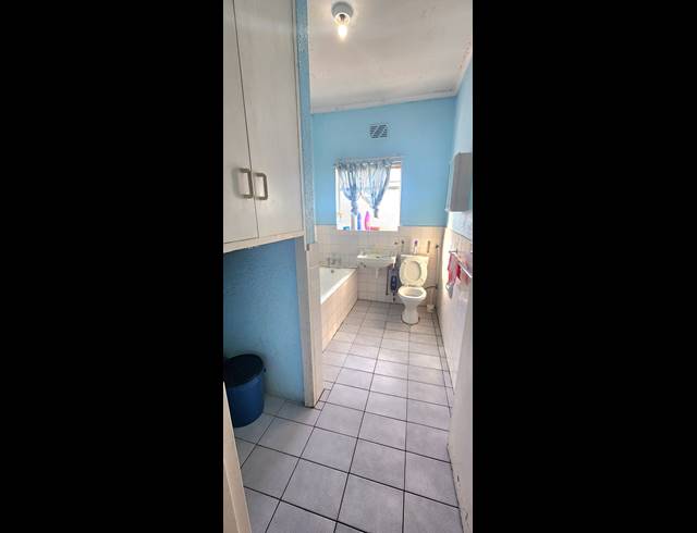 2 BEDROOM FLAT FOR SALE IN OAKDALE